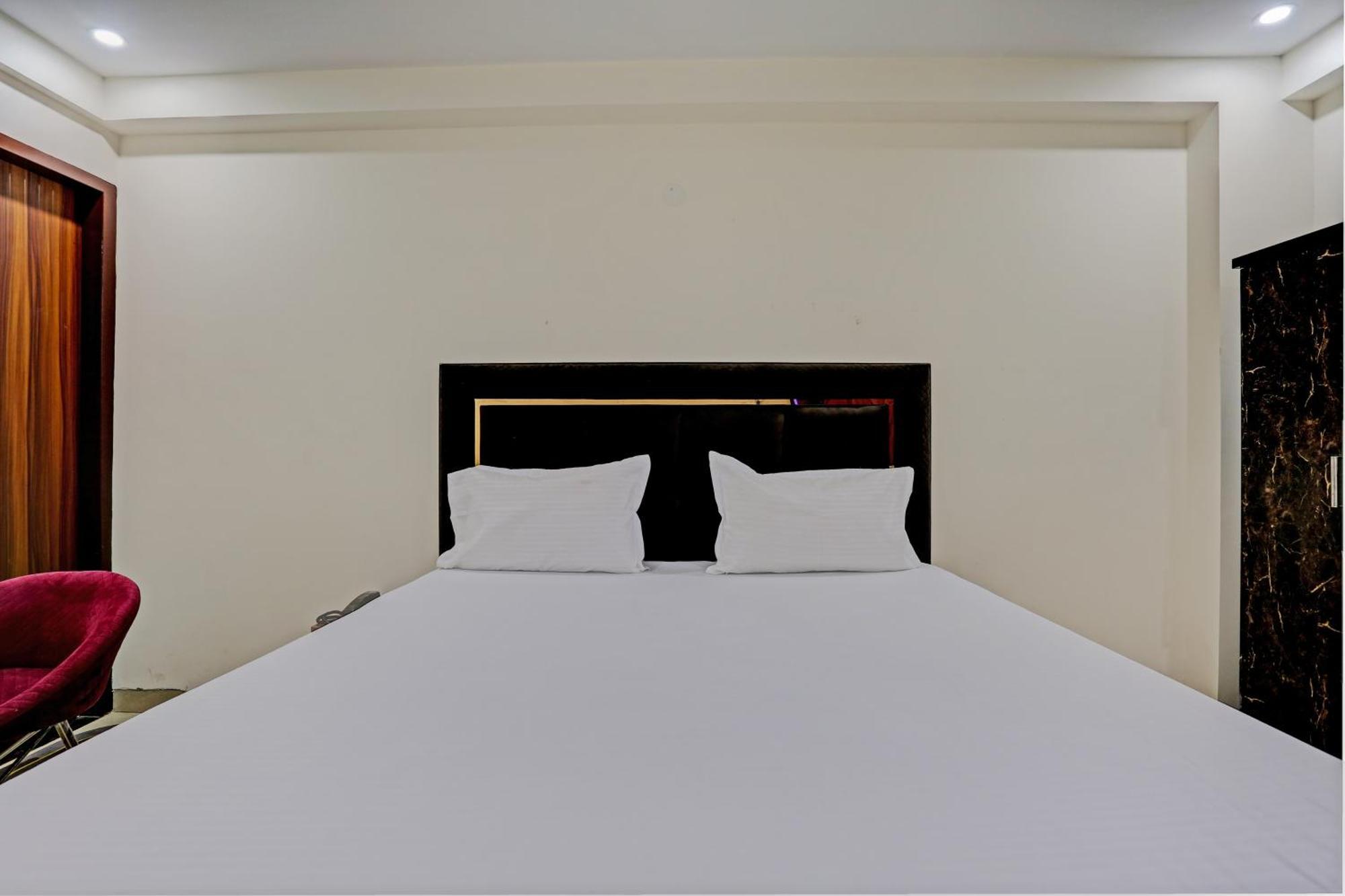 Hotel O Tree House New Delhi Buitenkant foto