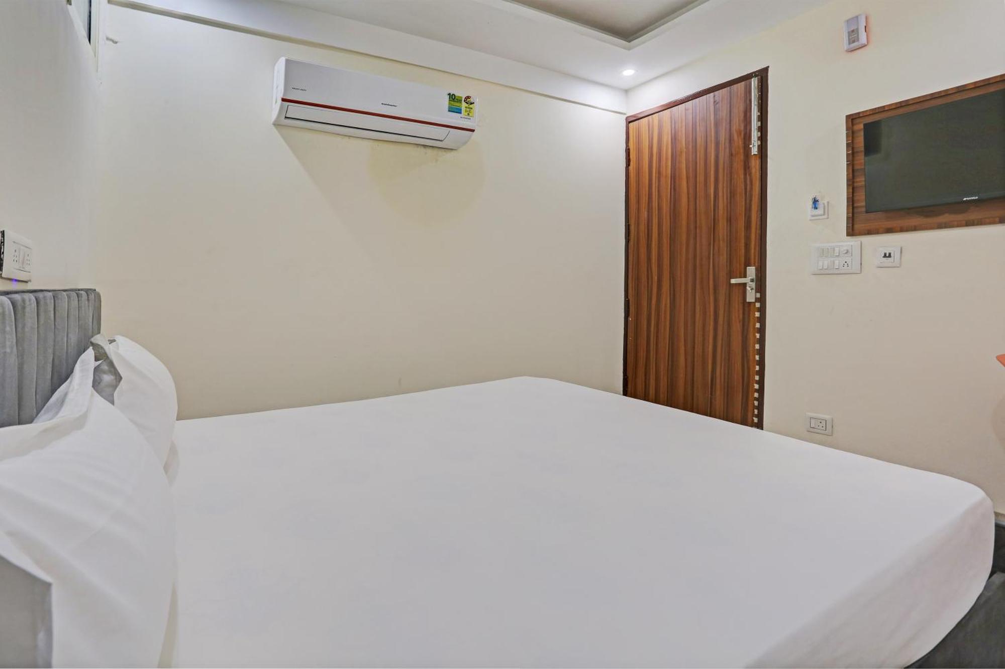 Hotel O Tree House New Delhi Buitenkant foto