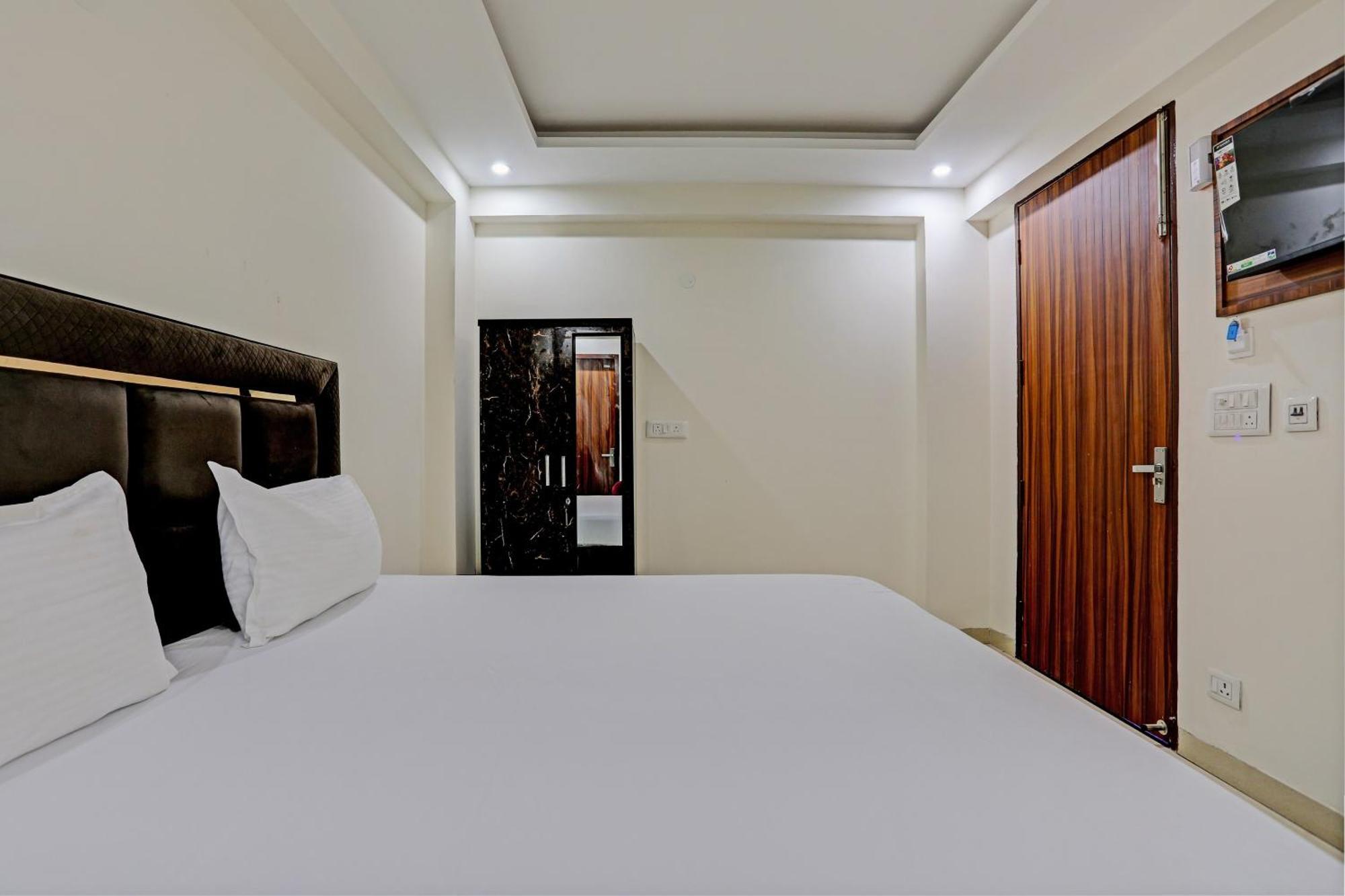 Hotel O Tree House New Delhi Buitenkant foto